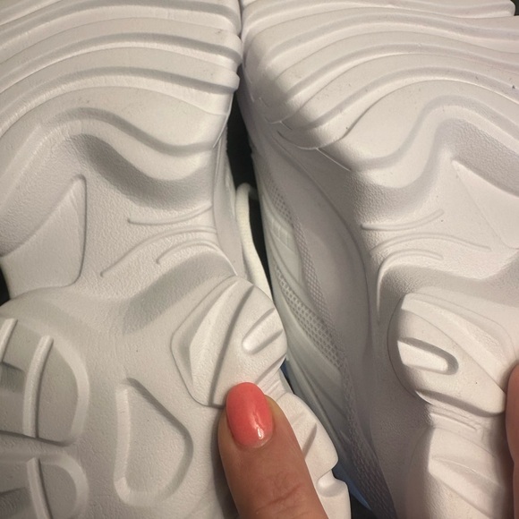 NEW Stylish White Women's Sneakers - Picture 5 of 6